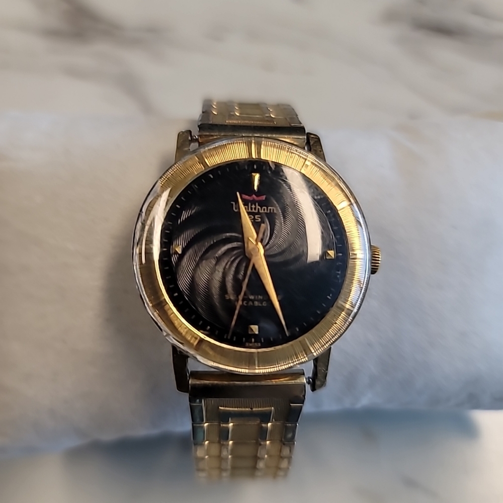Rare Waltham Calendar Watch 10k Gold Filled Bezel